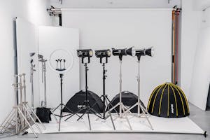 【初台駅5分】カメラ1台で本格的な撮影可能/撮影実績多数/近隣駐車場多数で搬入も簡単