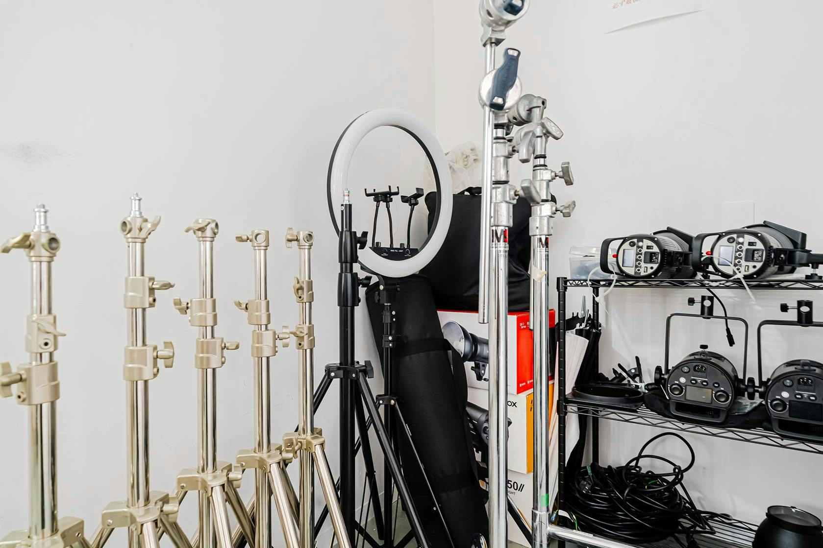 【初台駅5分】カメラ1台で本格的な撮影可能/撮影実績多数/近隣駐車場多数で搬入も簡単