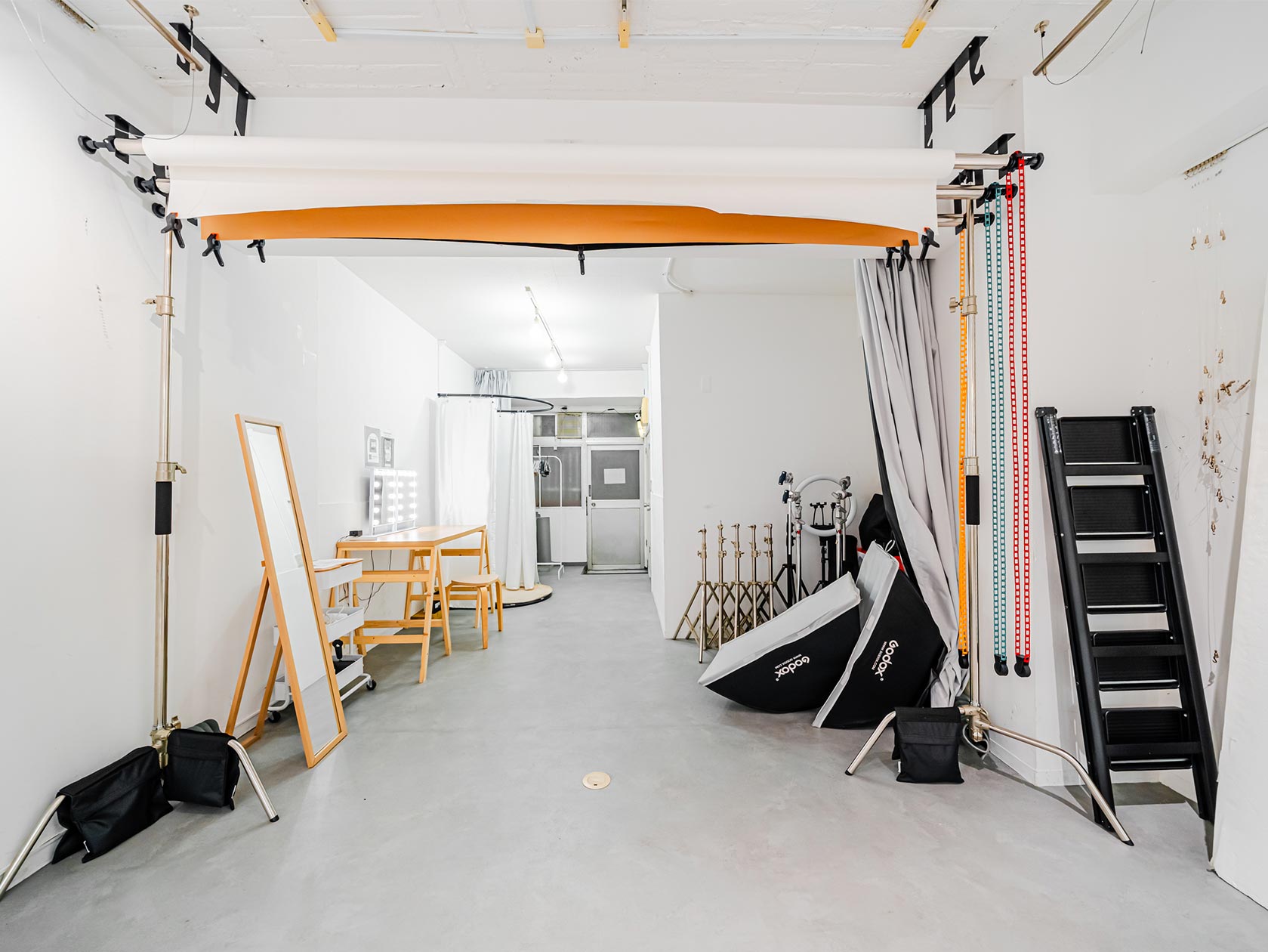 【初台駅5分】カメラ1台で本格的な撮影可能／撮影実績多数／近隣駐車場多数で搬入も簡単