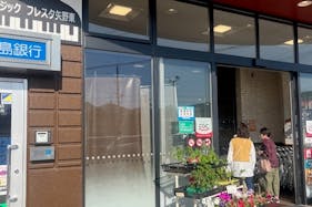 【フレスタ矢野東店】キッチンカーに利用可能な入り口 左スペース