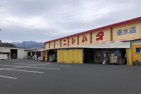 【ファミリーショップニシムタ 垂水店】キッチンカーに最適な駐車場スペース