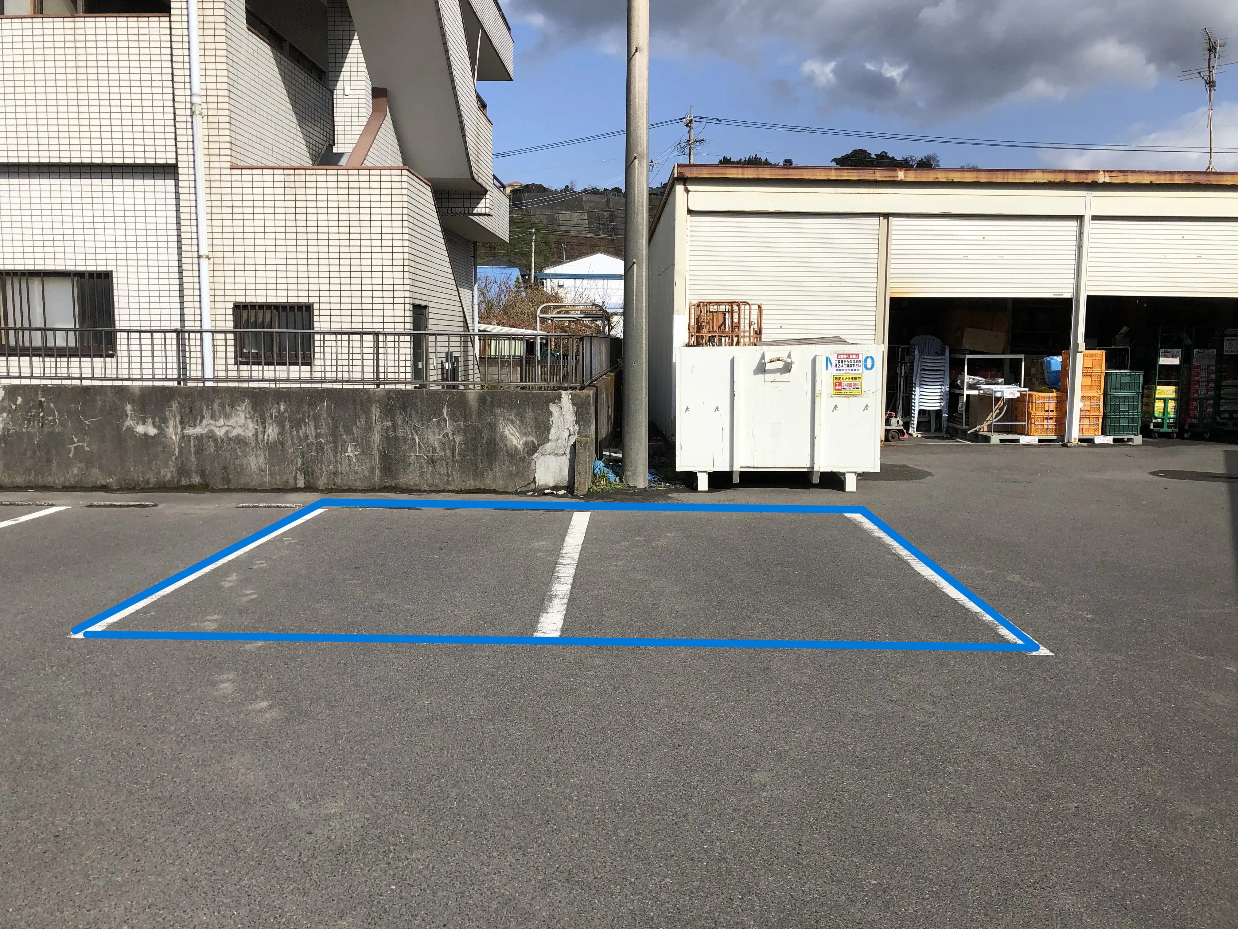 【ファミリーショップニシムタ 垂水店】キッチンカーに最適な駐車場スペースの画像