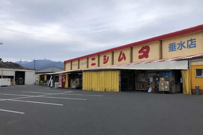 【ファミリーショップニシムタ 垂水店】キッチンカーに最適な駐車場スペースの画像2