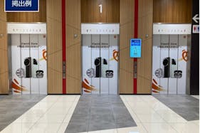 【イオンモール川口】モール内広告 エレベーター扉