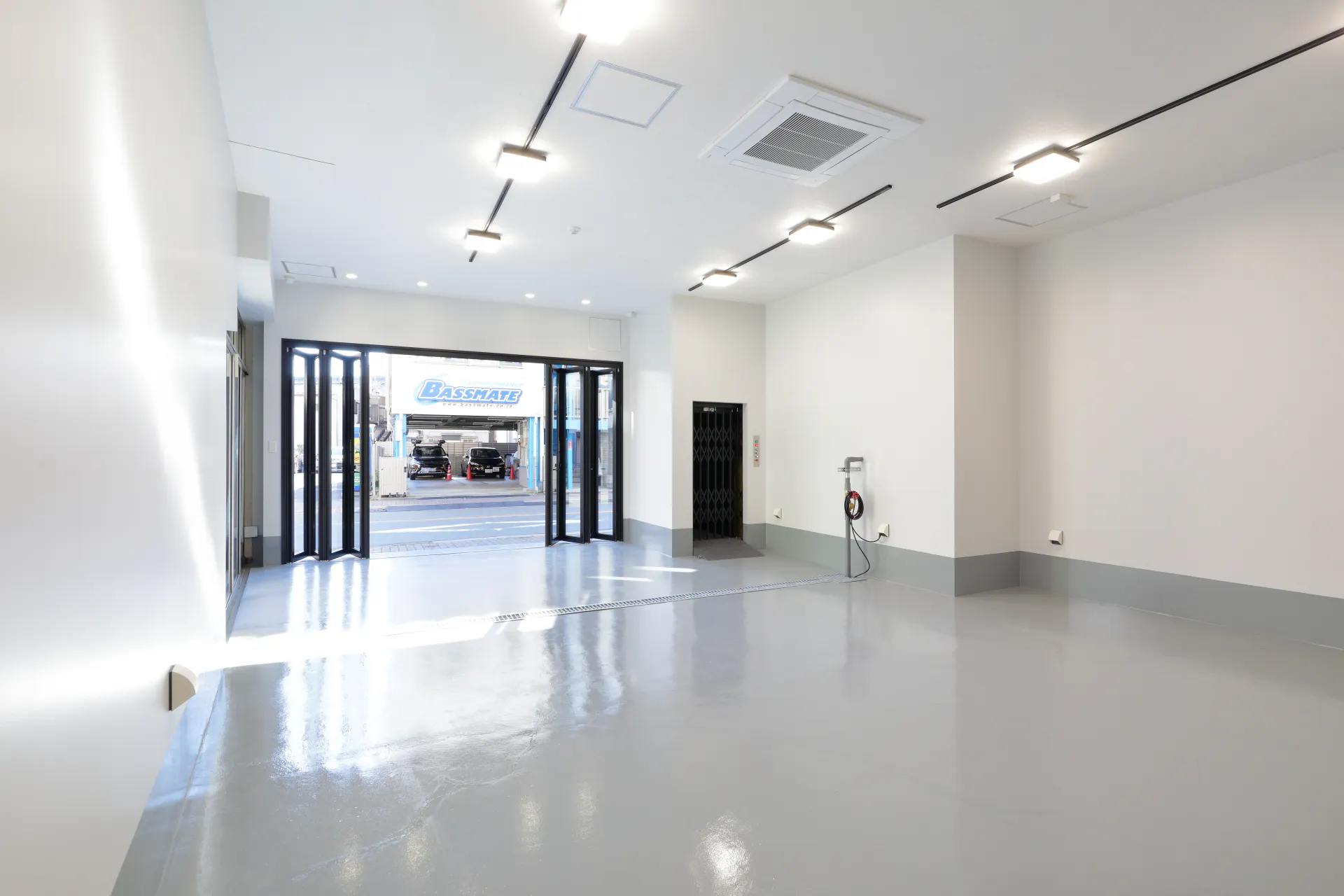 【蓮沼駅2分】車・バイク撮影におすすめの一棟貸切スタジオ