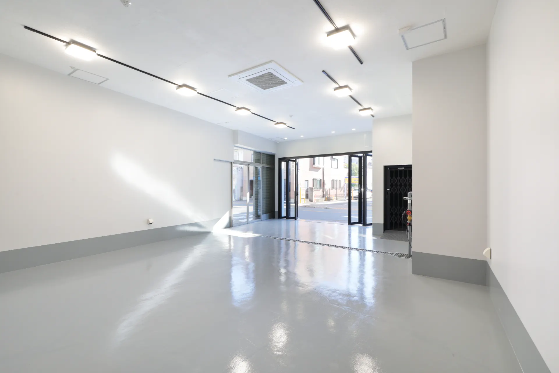 【蓮沼駅2分】車・バイク撮影におすすめの一棟貸切スタジオ