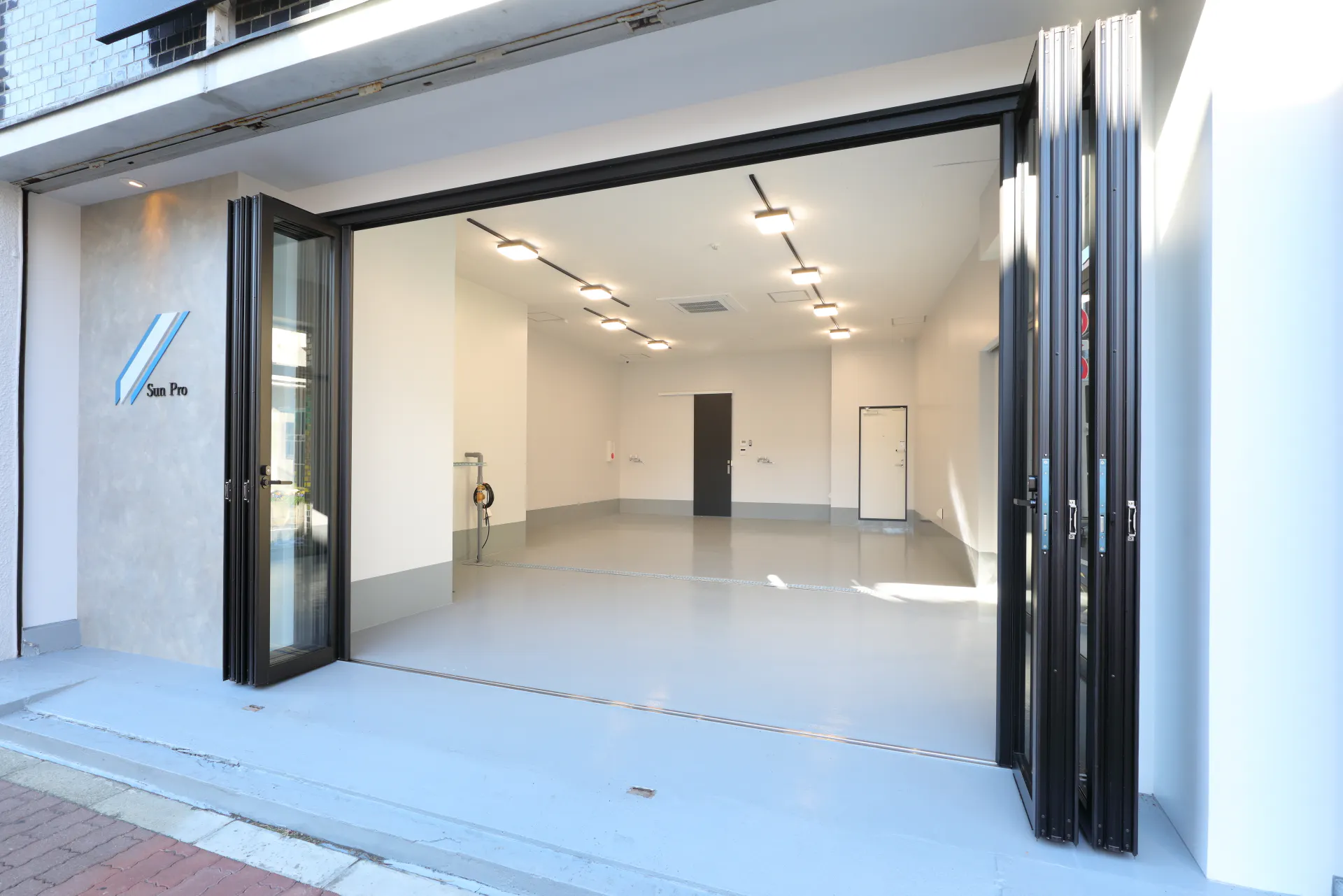 【蓮沼駅2分】車・バイク撮影におすすめの一棟貸切スタジオ