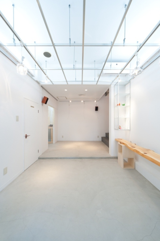 【四条大宮駅8分／1F】個展やポップアップストアに適したL字型のギャラリー