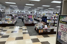【TSUTAYA首里店】ポップアップストアやプロモーションに適した下りエスカレーター近くのレンタルスペース