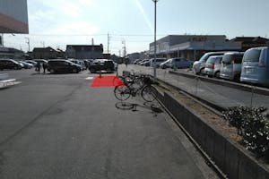 【ミスターマックス 末武店】1階駐車場 キッチンカーに最適な総合ディスカウントストアの催事イベントスペース