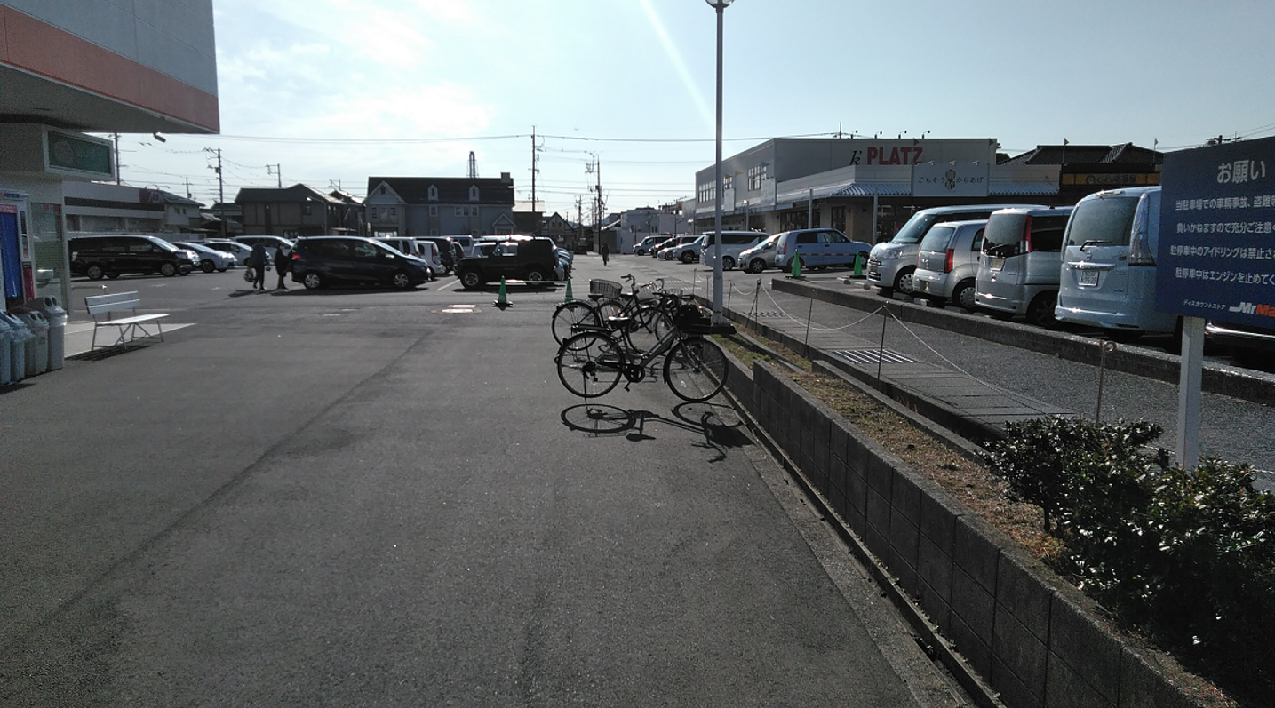 【ミスターマックス 末武店】1階駐車場 キッチンカーに最適な総合ディスカウントストアの催事イベントスペース