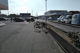 【ミスターマックス 末武店】1階駐車場 キッチンカーに最適な総合ディスカウントストアの催事イベントスペース