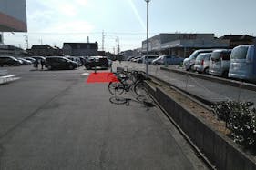 【ミスターマックス 末武店】1階駐車場 キッチンカーに最適な総合ディスカウントストアの催事イベントスペース