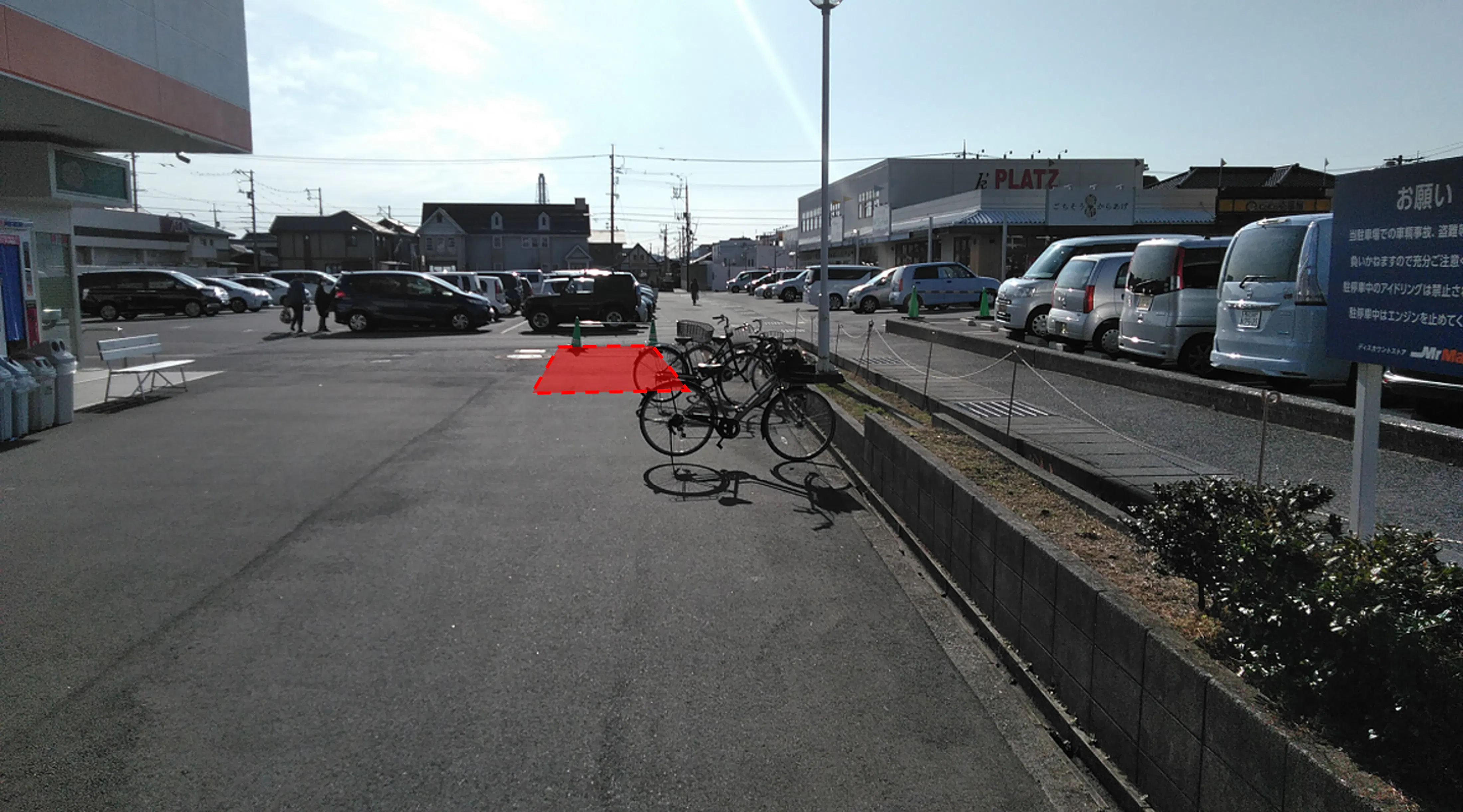 【ミスターマックス 末武店】1階駐車場 キッチンカーに最適な総合ディスカウントストアの催事イベントスペースの画像