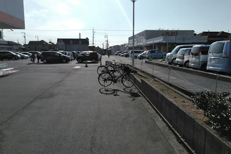 【ミスターマックス 末武店】1階駐車場 キッチンカーに最適な総合ディスカウントストアの催事イベントスペースの画像2