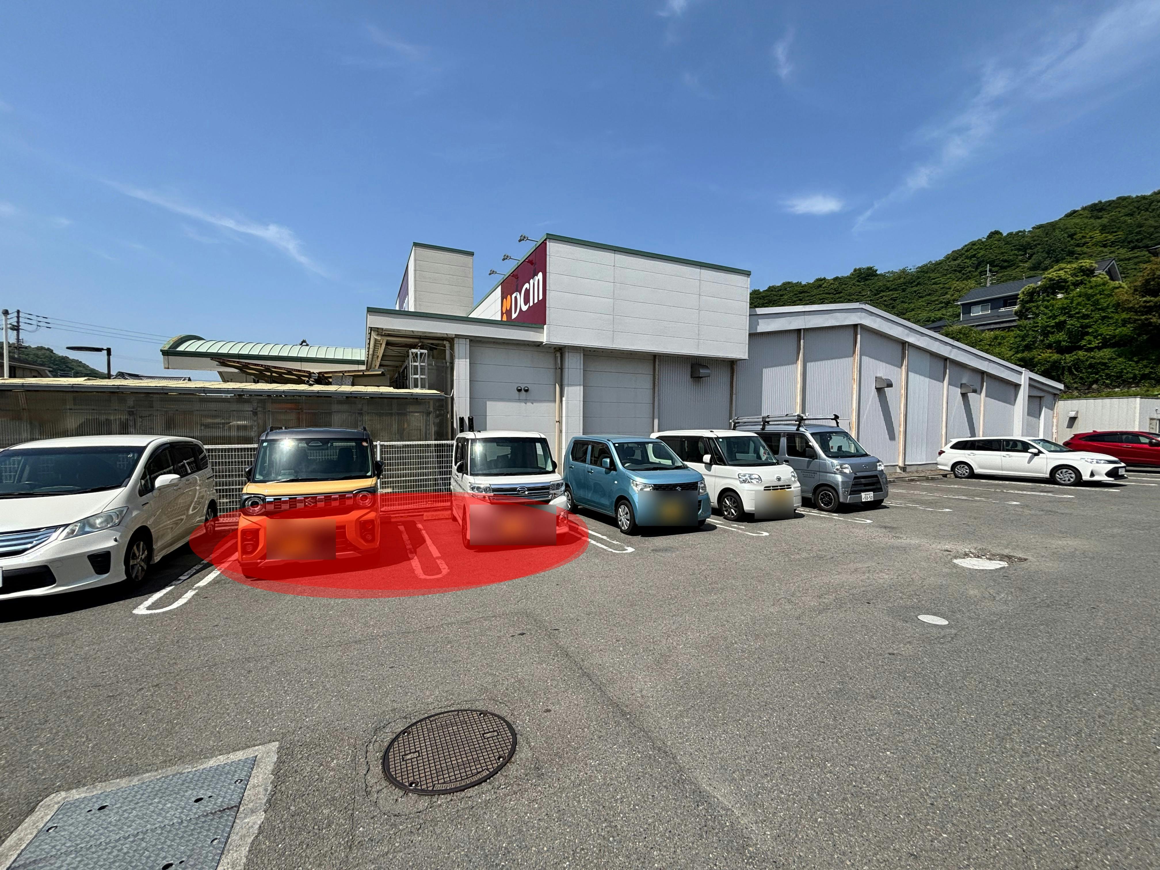 【エキサイトスーパータナカ】キッチンカー出店や食物販に最適な愛媛県で話題のスーパー入り口向かいの駐車場スペース②