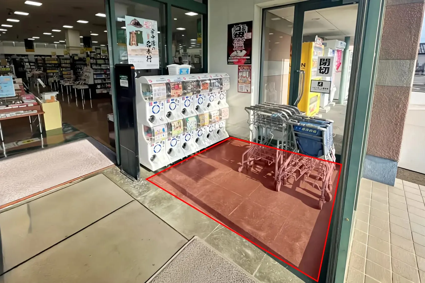 【ブックマンズアカデミー太田店】キャンペーンやプロモーションに最適!地域密着型書店の風除室スペース