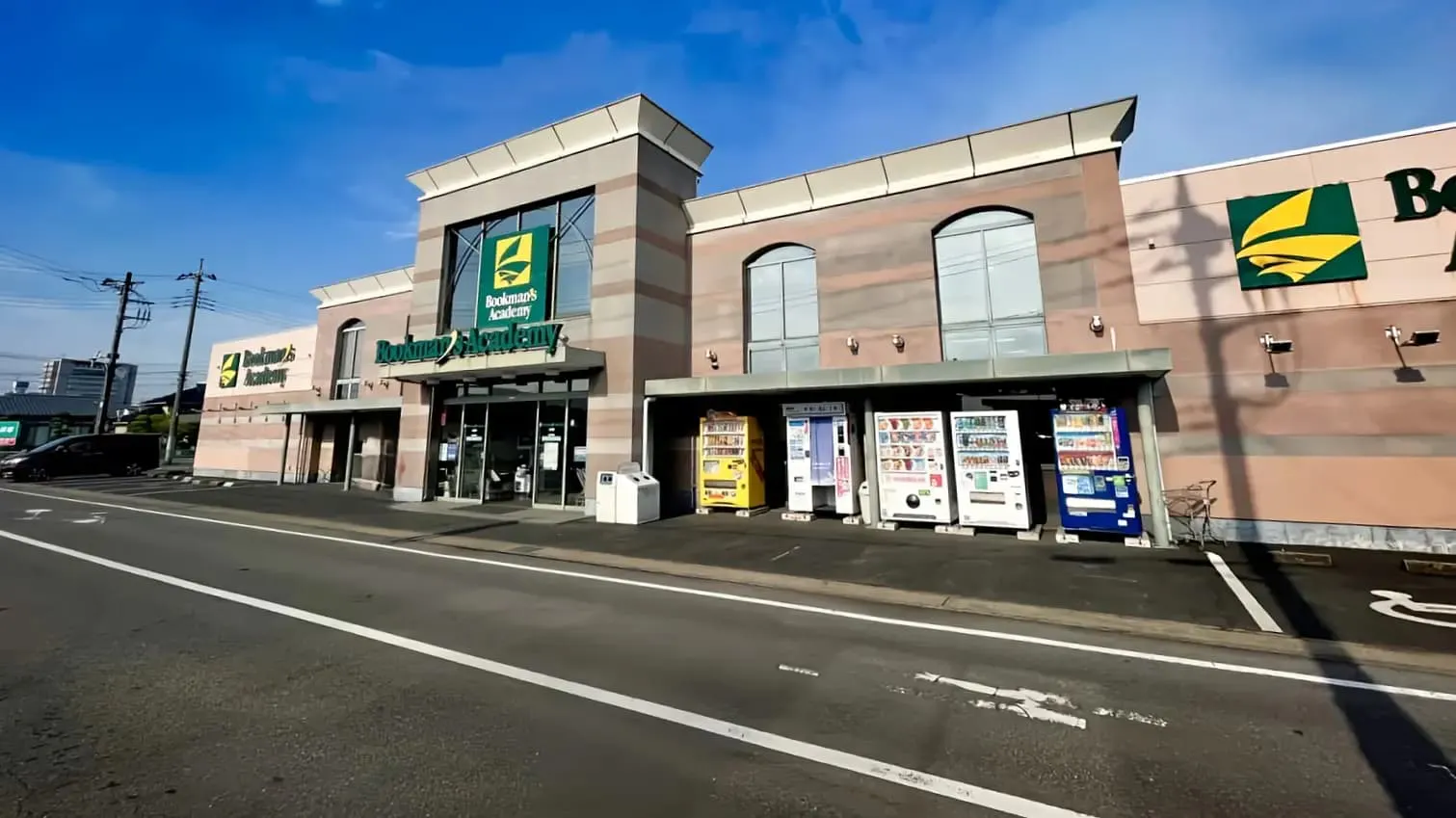 【ブックマンズアカデミー太田店】キャンペーンやプロモーションに最適！地域密着型書店の風除室スペース