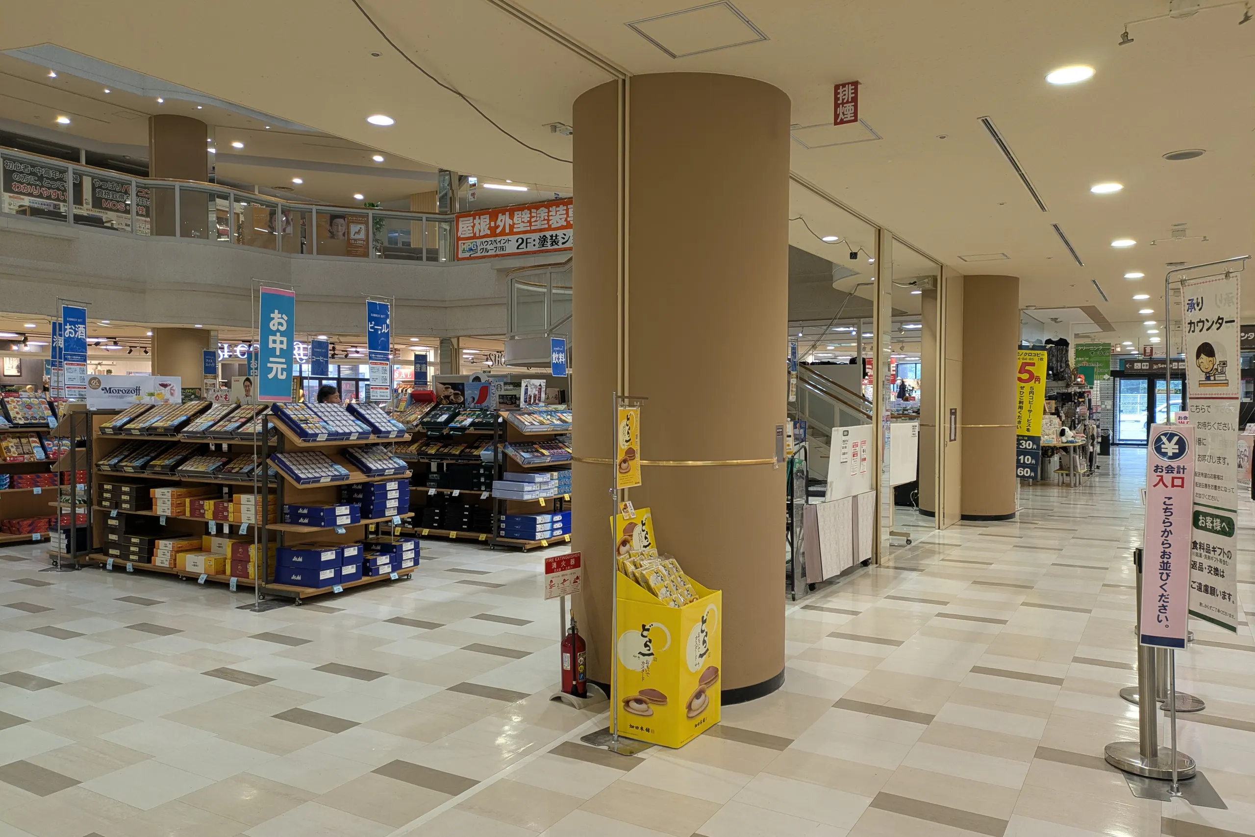 【天満屋ハピータウン鴨方店】サービスカウンター前(セントラルコート) 各種プロモーション、会員獲得イベントに最適な屋内催事イベントスペース