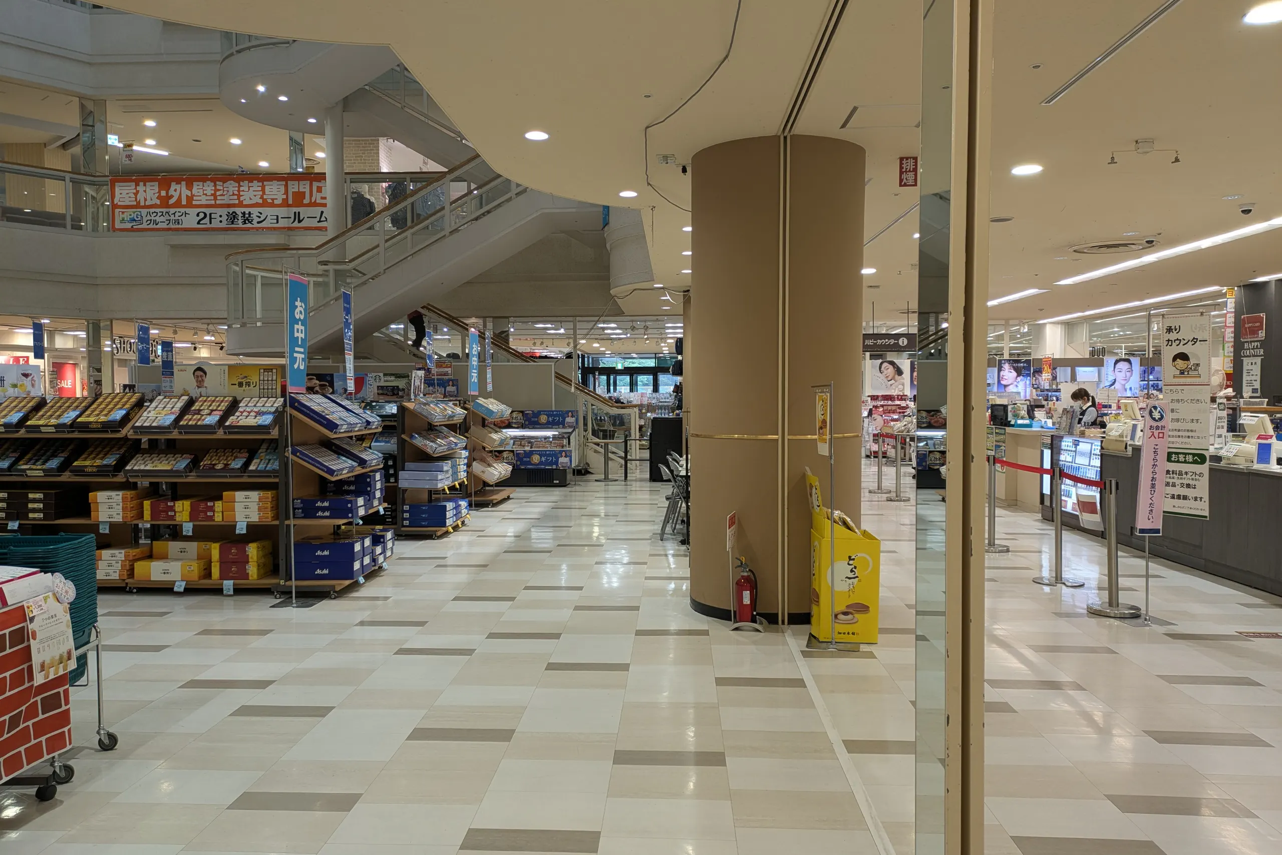 【天満屋ハピータウン鴨方店】サービスカウンター前(セントラルコート) 各種プロモーション、会員獲得イベントに最適な屋内催事イベントスペース