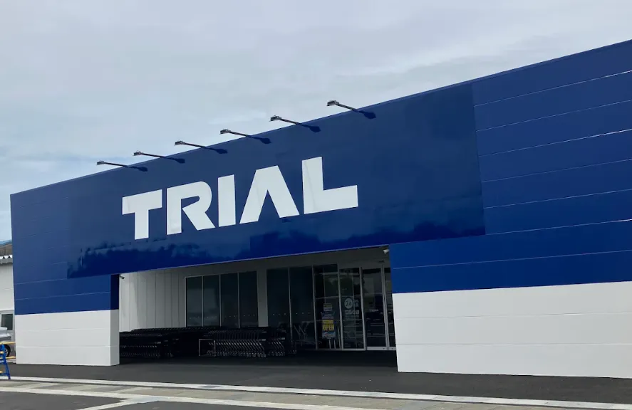 【スーパーセンタートライアル掛川店】【ポーチ前:左側(T)】食物販の出店が可能なトライアルマルシェ(キッチンカー/テント・スペース)