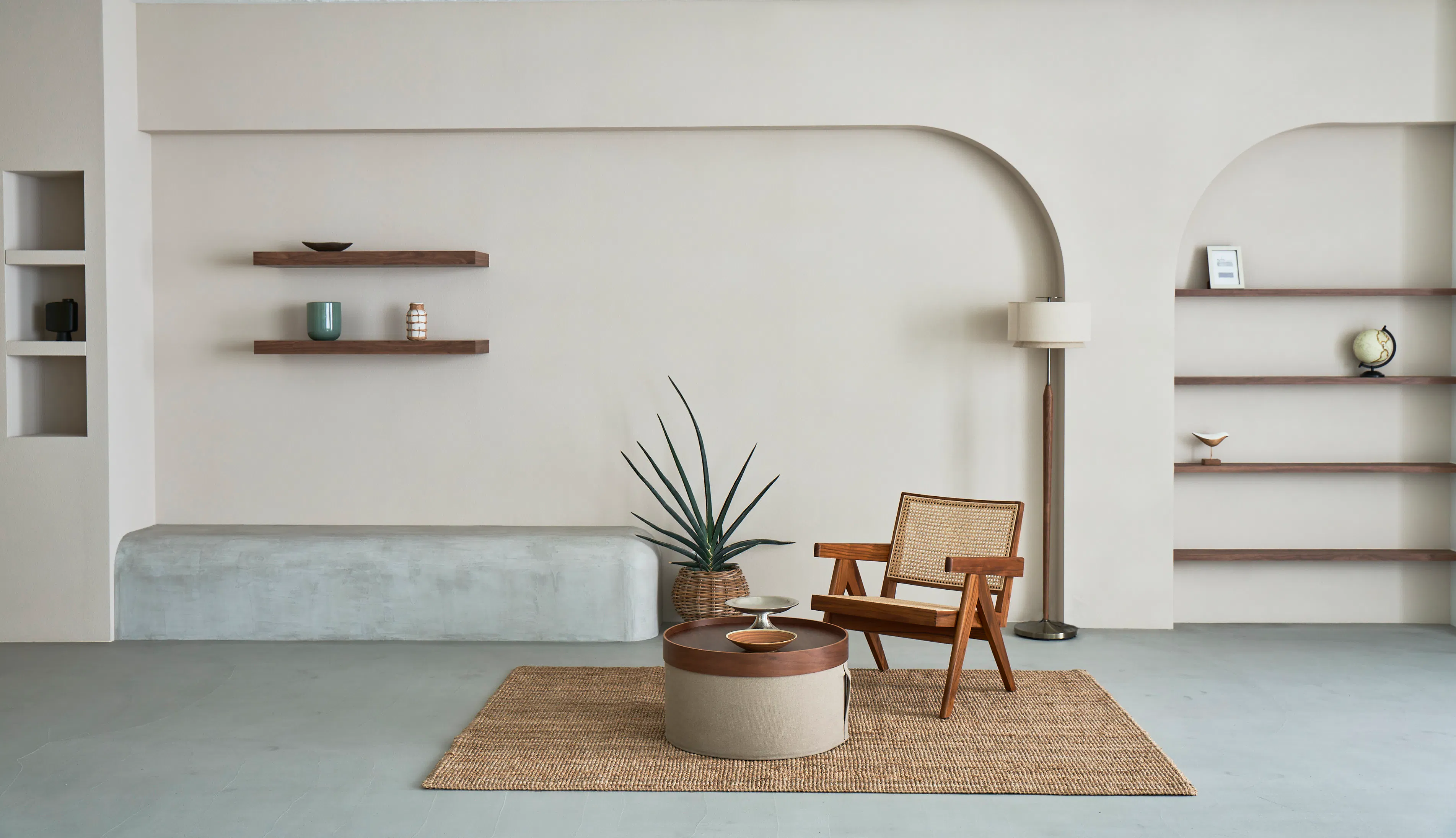 【渋谷駅6分】表参道駅からもアクセス可能！大型窓から自然光が入る洗練空間。アパレルEC・ブランド撮影利用におすすめのハウススタジオの画像