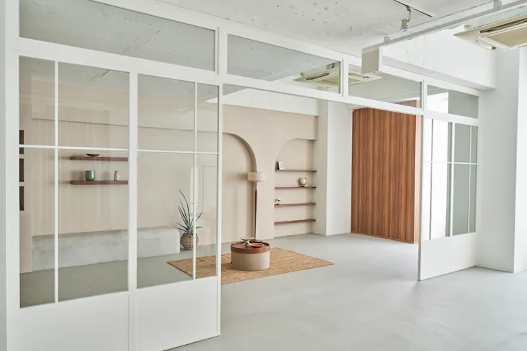 【116StudioAOYAMA】スペース2(レイヤー感のあるホワイトフレーム)