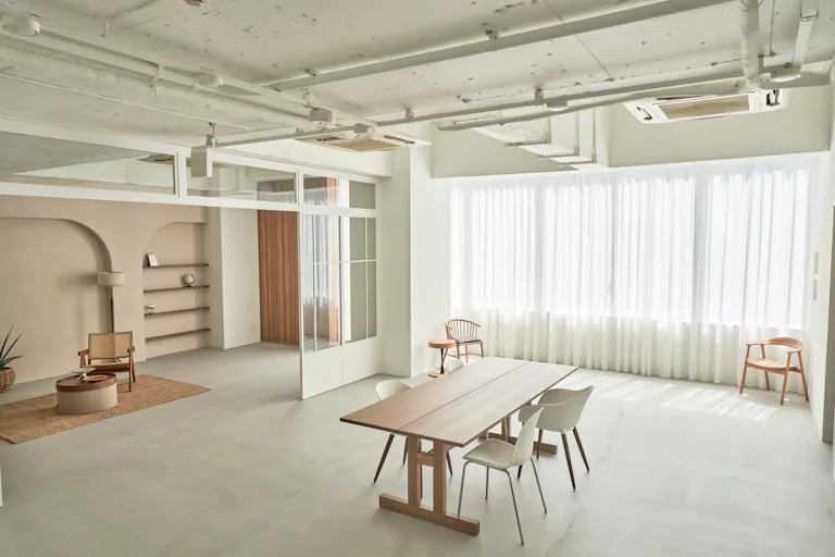 【116StudioAOYAMA】スペース3(モルタル床の明るい空間)