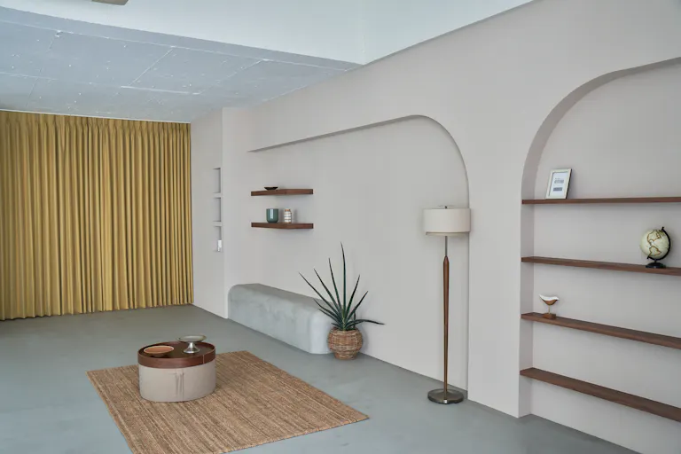 【116StudioAOYAMA】スペース5(モルタルベンチに座って撮影も)