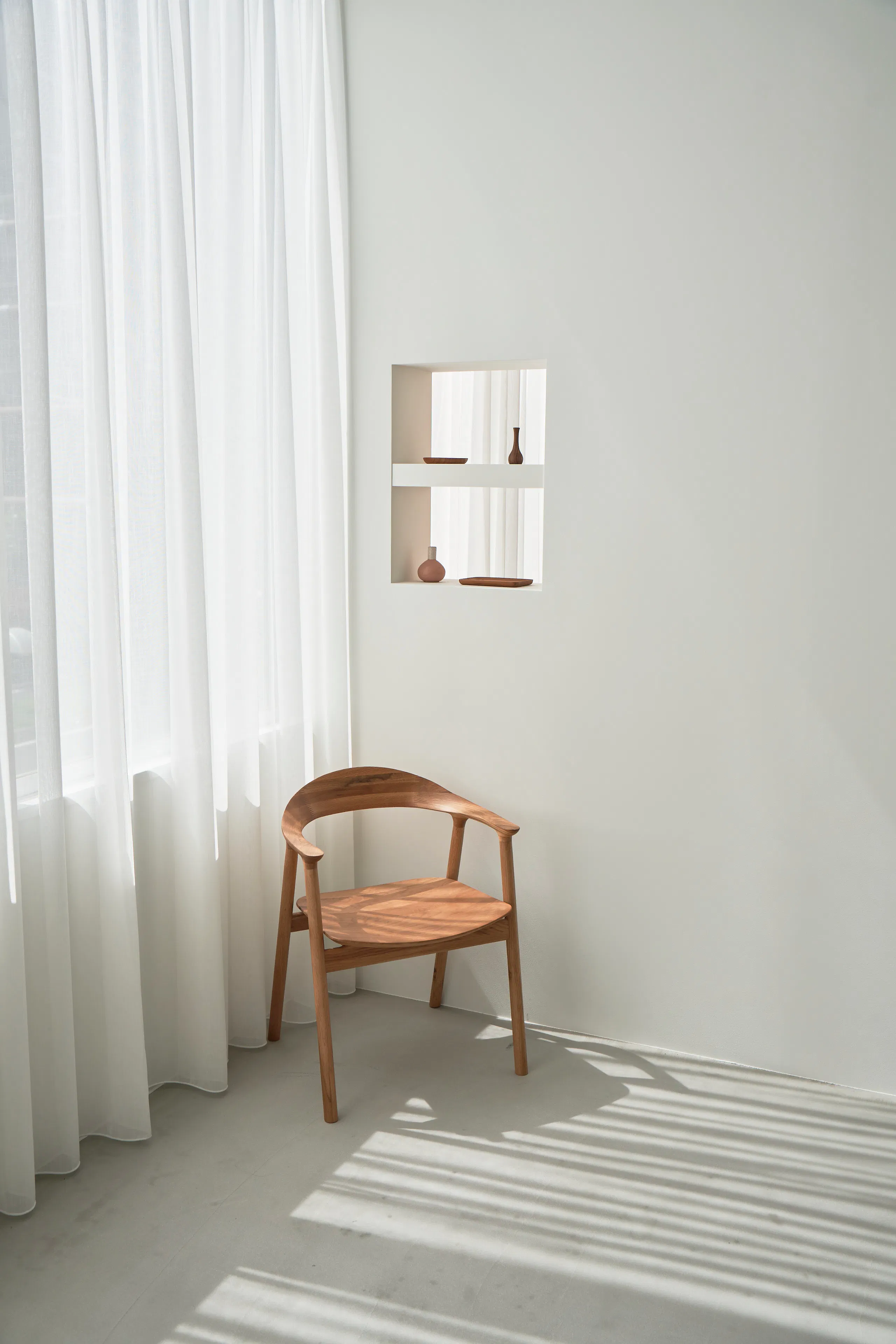 【渋谷駅6分】表参道駅からもアクセス可能！大型窓から自然光が入る洗練空間。アパレルEC・ブランド撮影利用におすすめのハウススタジオ