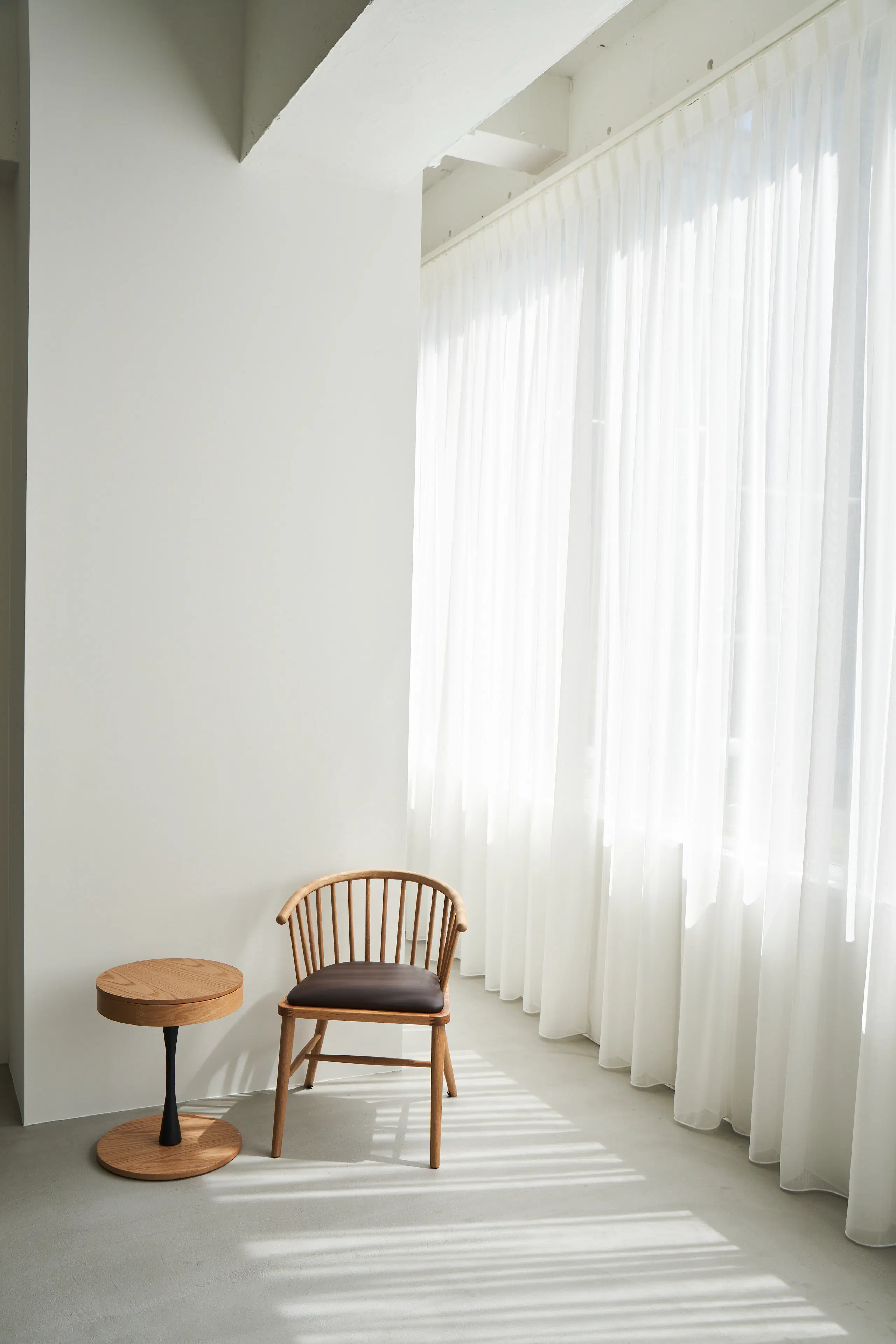 【渋谷駅6分】表参道駅からもアクセス可能!大型窓から自然光が入る洗練空間。アパレルEC・ブランド撮影利用におすすめのハウススタジオ