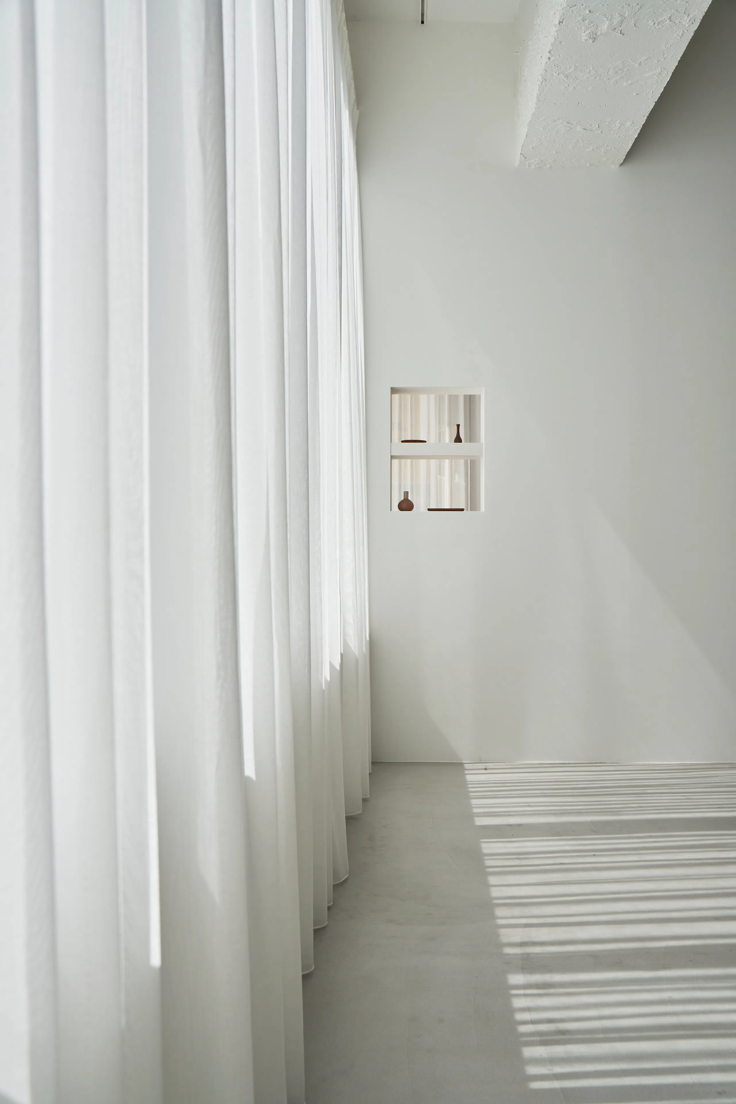 【渋谷駅6分】表参道駅からもアクセス可能!大型窓から自然光が入る洗練空間。アパレルEC・ブランド撮影利用におすすめのハウススタジオ