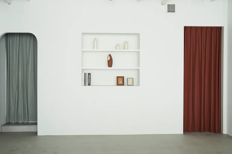 【116StudioAOYAMA】スペース14(アクセントになるカラーカーテン)