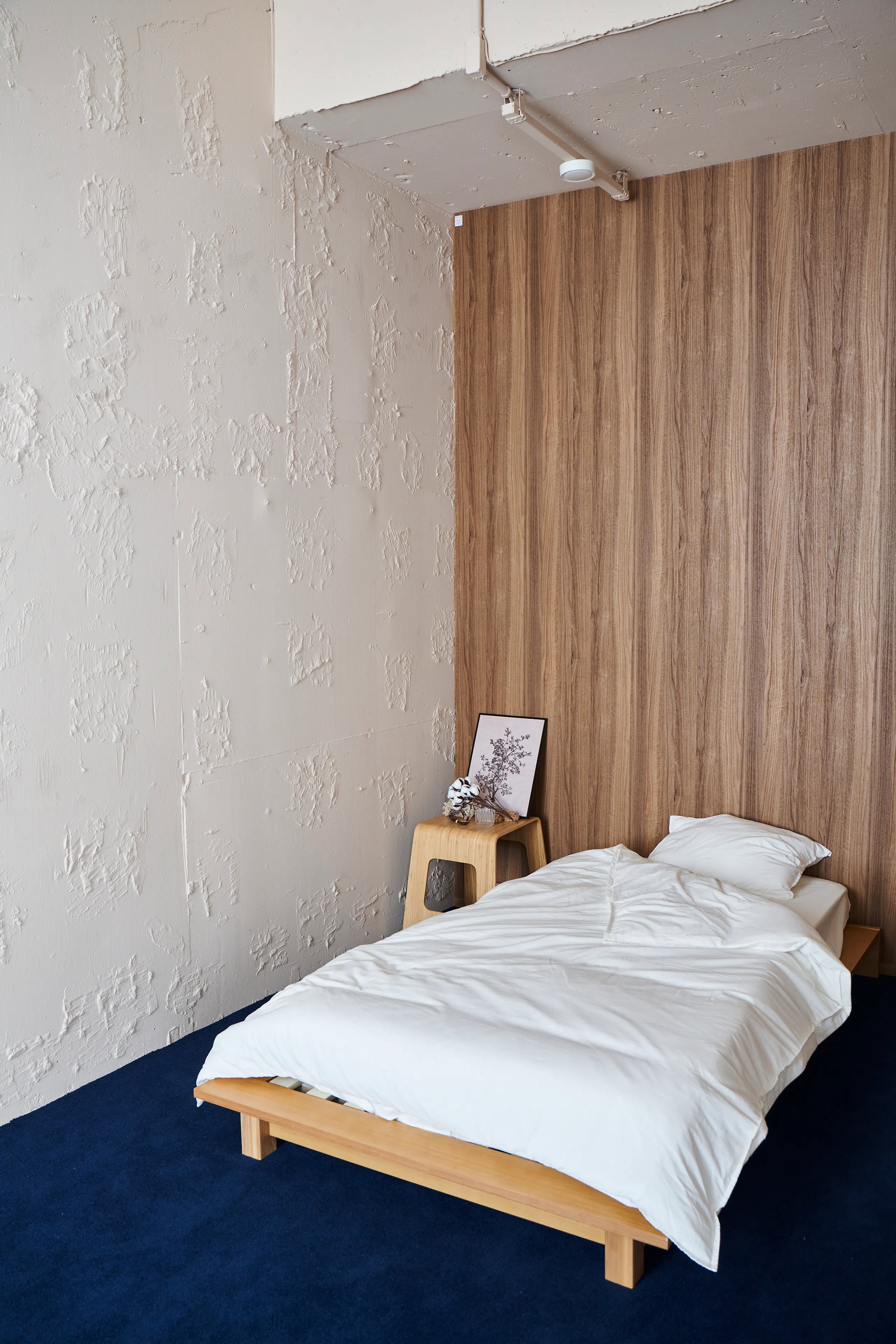 【渋谷駅6分】表参道駅からもアクセス可能!大型窓から自然光が入る洗練空間。アパレルEC・ブランド撮影利用におすすめのハウススタジオ