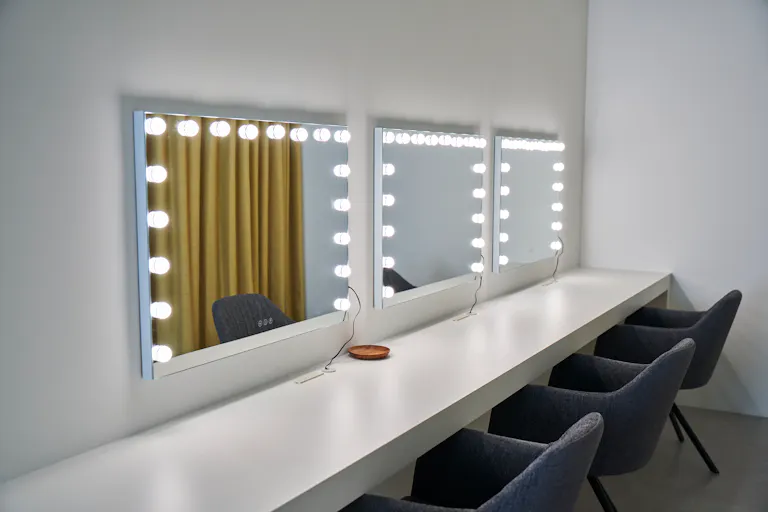 【116StudioAOYAMA】スペース21(メイクルームは3人同時に利用可能)