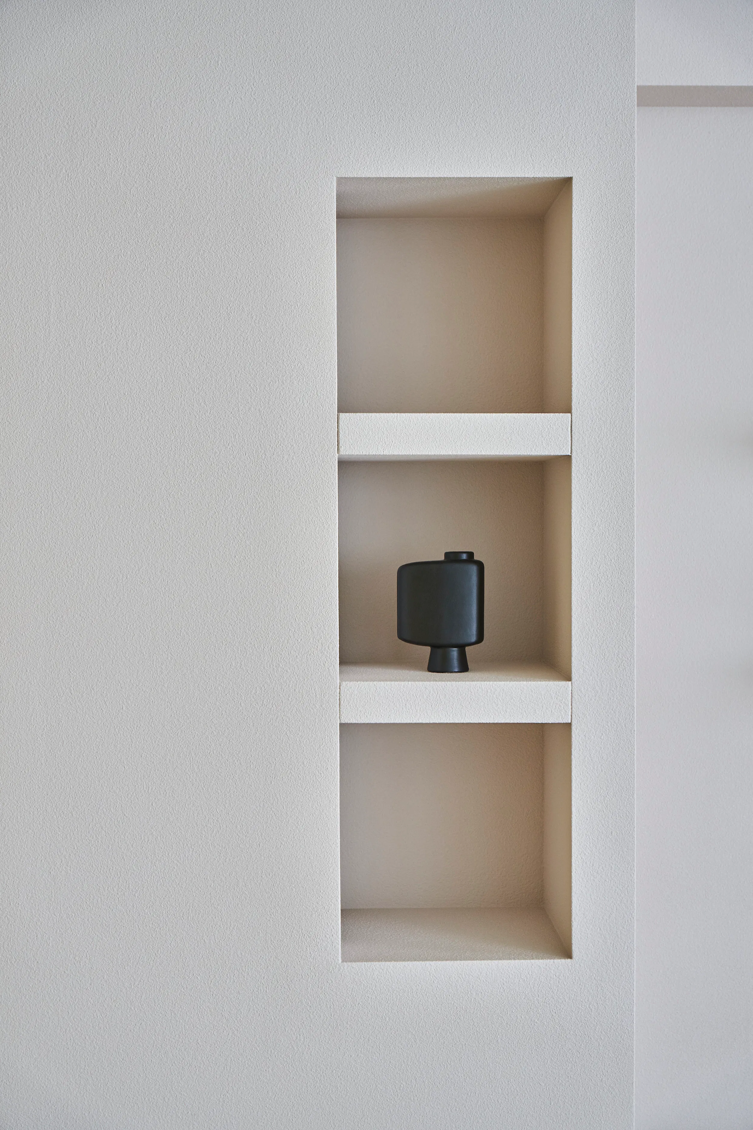 【渋谷駅6分】表参道駅からもアクセス可能!大型窓から自然光が入る洗練空間。アパレルEC・ブランド撮影利用におすすめのハウススタジオ