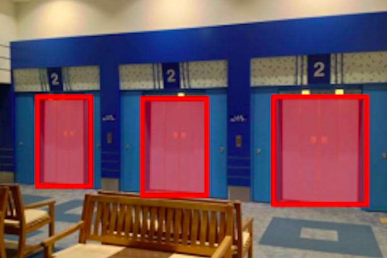 【イオンモール広島府中】モール内広告 エレベーターの画像1