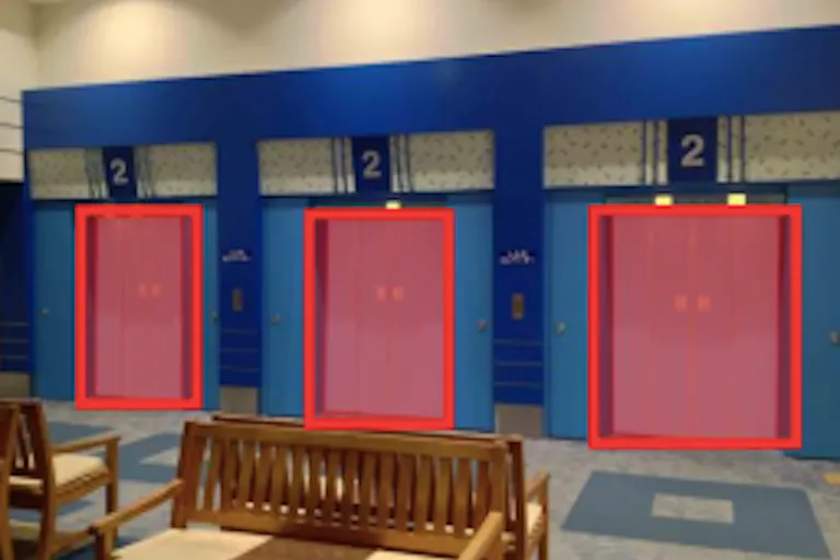 【イオンモール広島府中】モール内広告 エレベーターの画像1