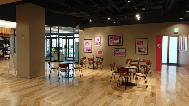 【イオンモールつがる柏】図書館前イベントスペースの画像