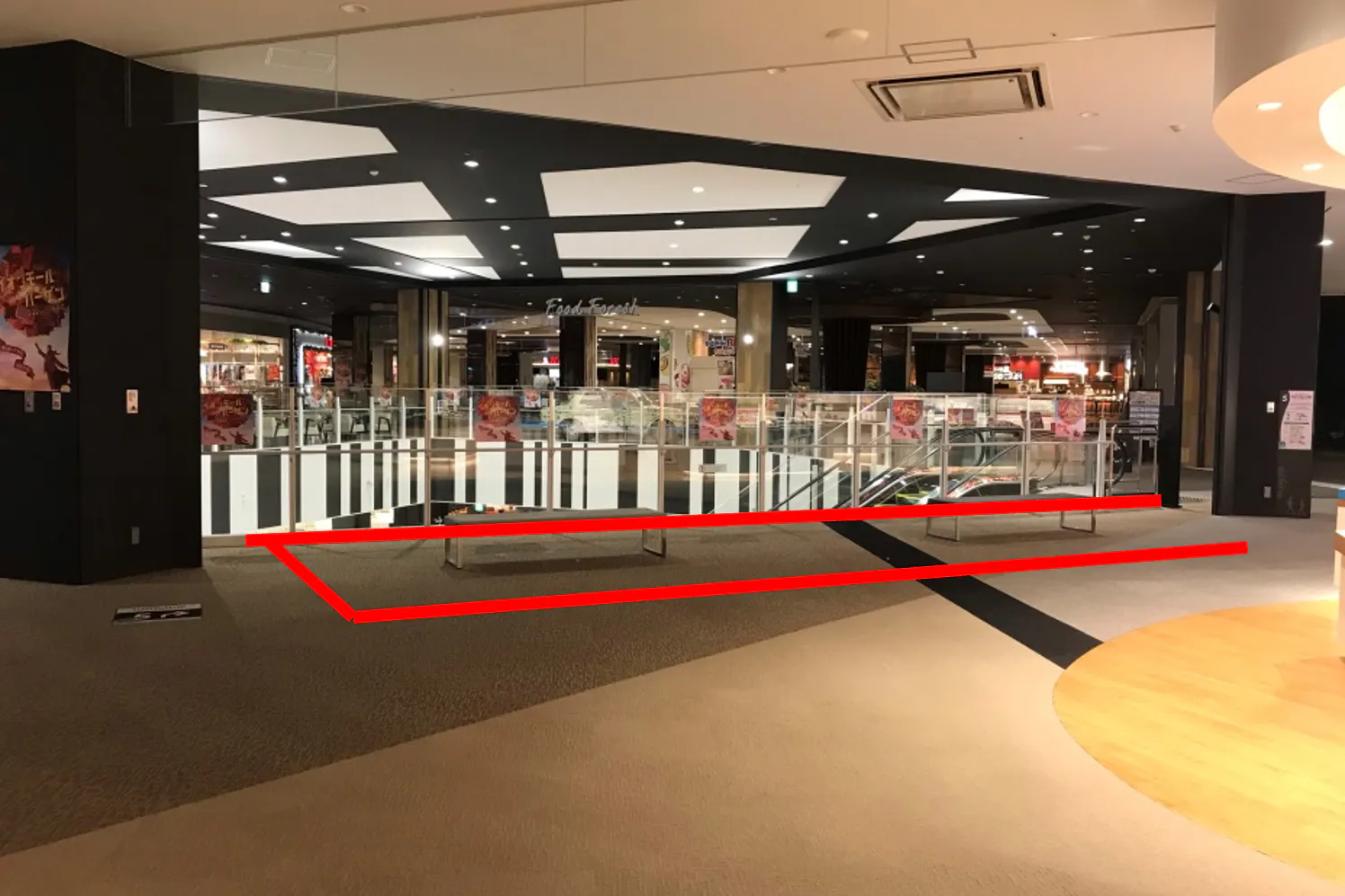 【イオンモール座間】3階ノースコート吹き抜け(zoff前)