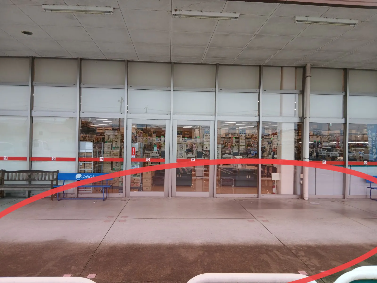 【ウジエスーパー岩出山店】販促プロモーションや食物販に最適な軒下スペース