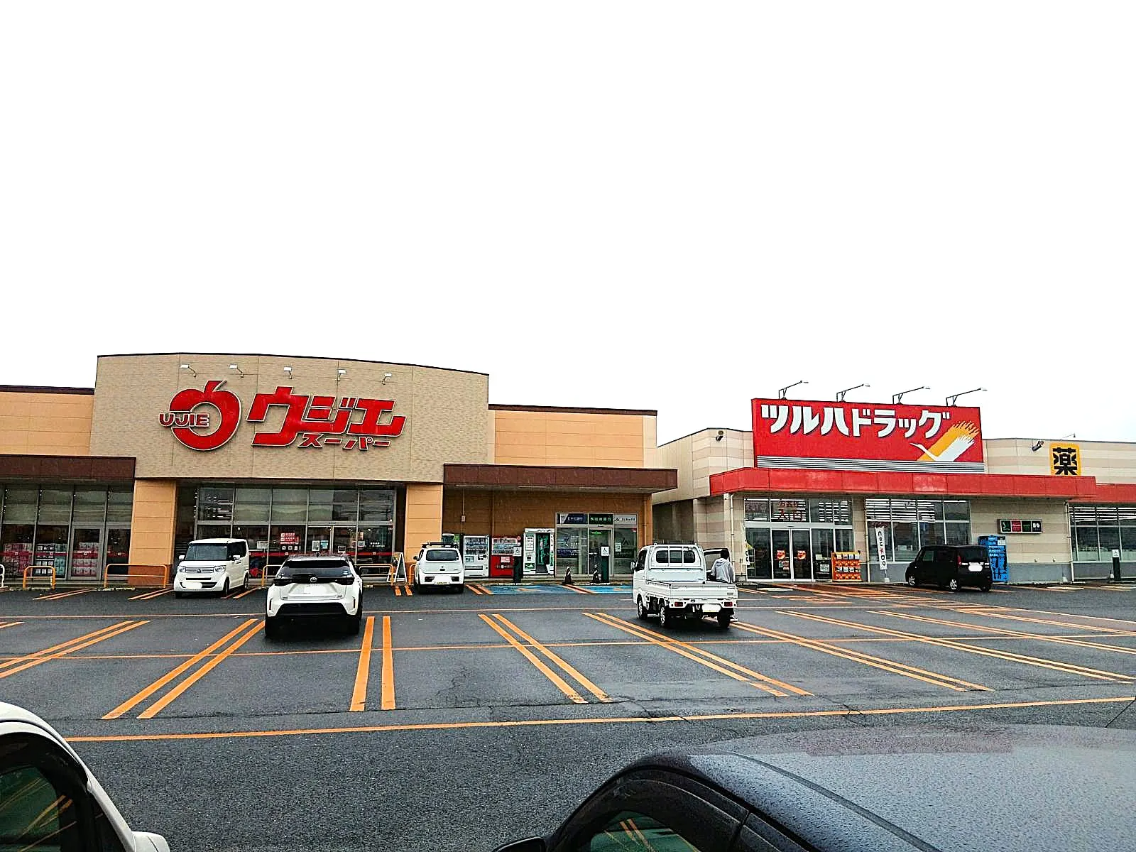 【ウジエスーパー岩出山店】販促プロモーションや食物販に最適な軒下スペース
