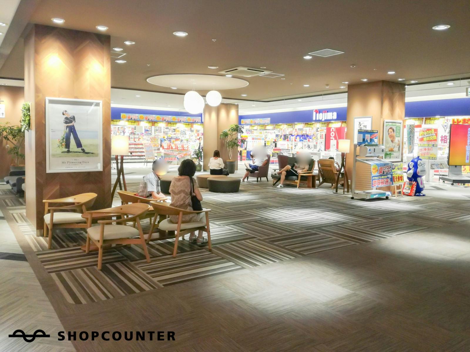 周辺には家電量販店があり、家族連れのお客様がいらっしゃいます