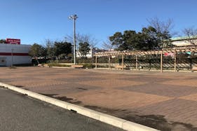 【イオンタウン菰野】大規模車両展示や企業プロフィールに最適なけやき広場イベントスペース(1区画利用)