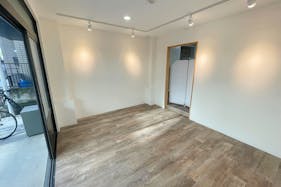 【代々木公園駅5分/代々木八幡駅3分】視認性の高い路面イベントスペース。駅近くの閑静な住宅街にあり各種ポップアップストアや展示会等に最適