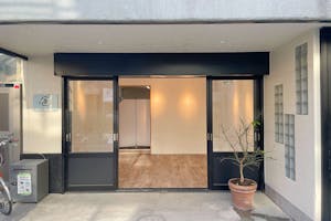 【代々木公園駅5分/代々木八幡駅3分】視認性の高い路面イベントスペース。駅近くの閑静な住宅街にあり各種ポップアップストアや展示会等に最適