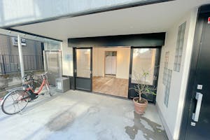 【代々木公園駅5分/代々木八幡駅3分】視認性の高い路面イベントスペース。駅近くの閑静な住宅街にあり各種ポップアップストアや展示会等に最適