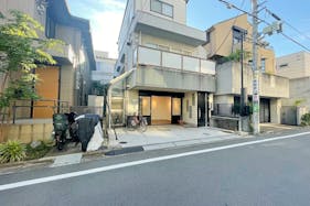 【代々木公園駅5分/代々木八幡駅3分】視認性の高い路面イベントスペース。駅近くの閑静な住宅街にあり各種ポップアップストアや展示会等に最適