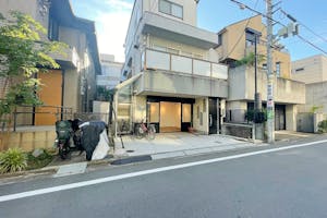 【代々木公園駅5分/代々木八幡駅3分】視認性の高い路面イベントスペース。駅近くの閑静な住宅街にあり各種ポップアップストアや展示会等に最適