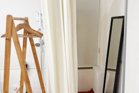 【代々木公園駅5分/代々木八幡駅3分】視認性の高い路面イベントスペース。駅近くの閑静な住宅街にあり各種ポップアップストアや展示会等に最適